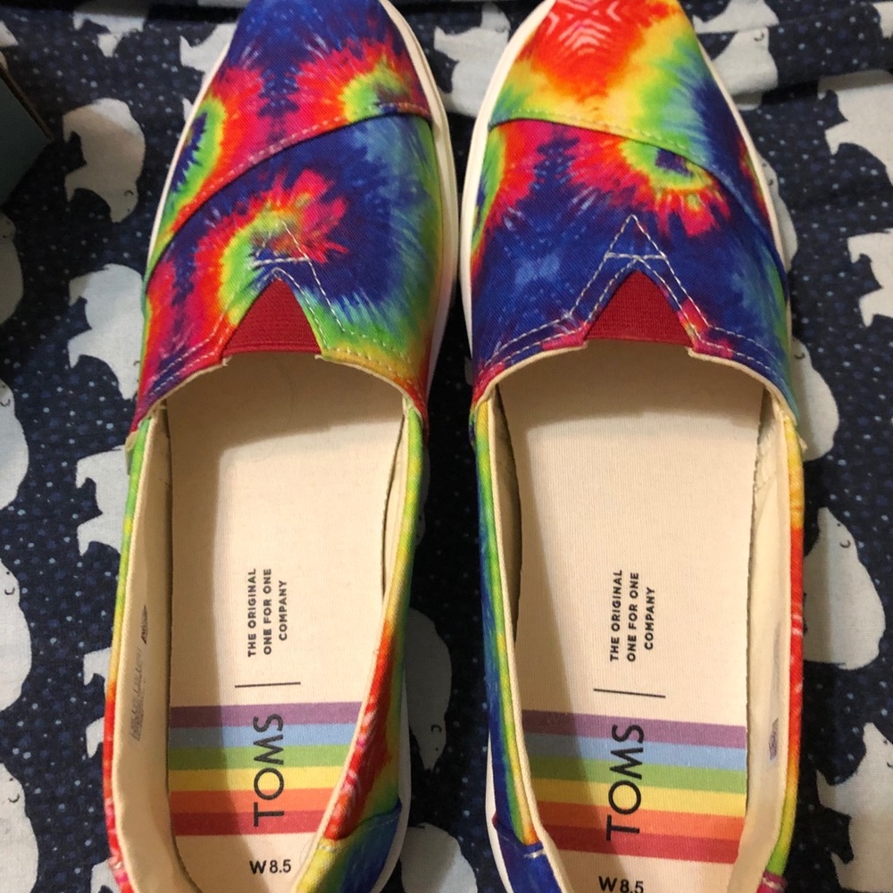 TOMS women’s classic style shoe